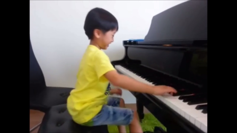 7-Year-Old Piano Prodigy Plays ‘Flight Of The Bumblebee’