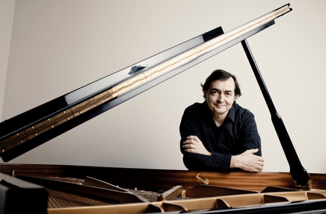 The pianist Pierre-Laurent Aimard provides the music for this animation of Bach's Well-Tempered Clavier.