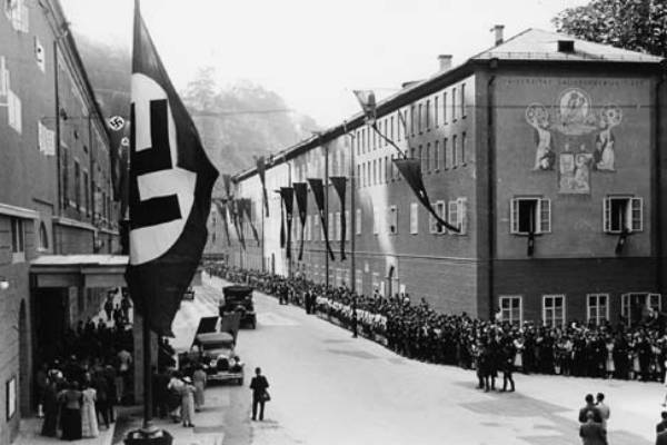 1938: The Festival as propaganda vehicle: Nazi flags line the approach to the Festival Theatre.