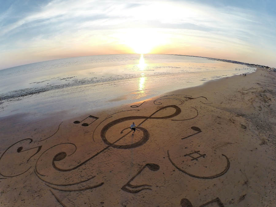 treble clef sand art