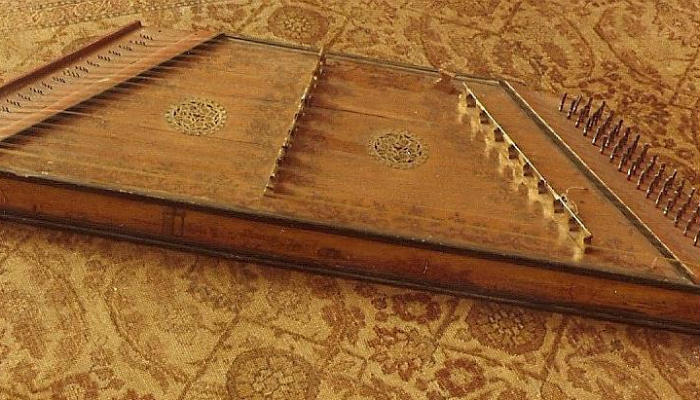 Early Belgian Dulcimer (or Hackebrett) from the Hans Adler collection.