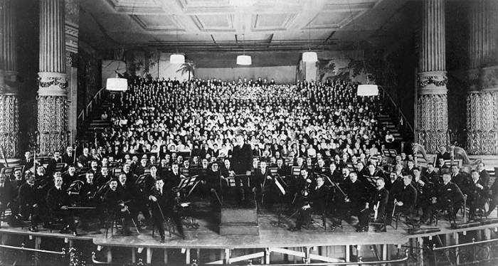 Philadelphia Orchestra at American Premiere of Mahler's 'Symphony of a Thousand' (1916).