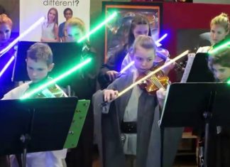 Young Padawans perform Star Wars music with incredible lightsaber violin bows Young Padawans perform Star Wars music