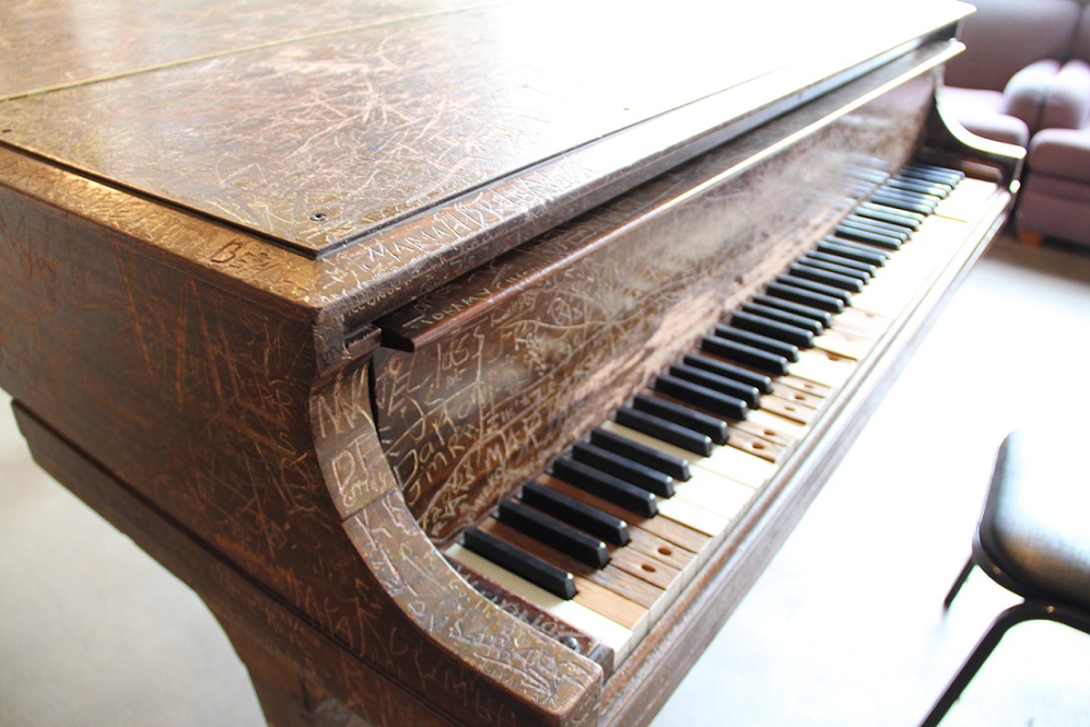 Old Piano