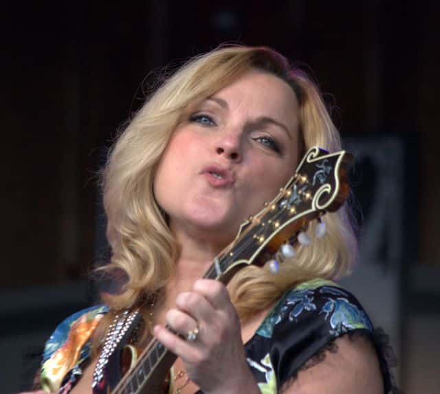 10 Famous Mandolin Players and their Mandolin Performance (Great ...