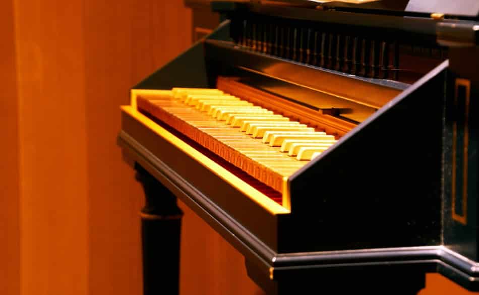 What is a Spinet Piano?