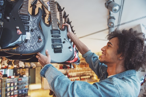 Buying electric guitar