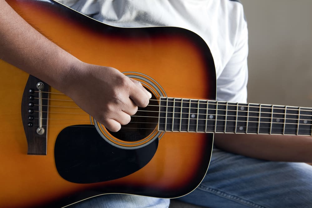 learn guitar boom chick strumming pattern lessons online