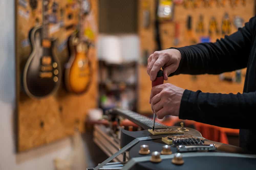 Beschikbaar Kan niet fossiel 8 Ways Of Resolving The Electric Guitar Feedback Problem - CMUSE