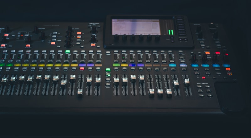 The digital studio mixer