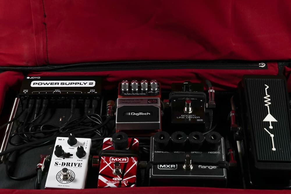 Guitar pedalboard for guitarist