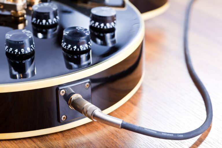 Electric Guitar Buzzing When Not Touching Strings 6 Solutions CMUSE