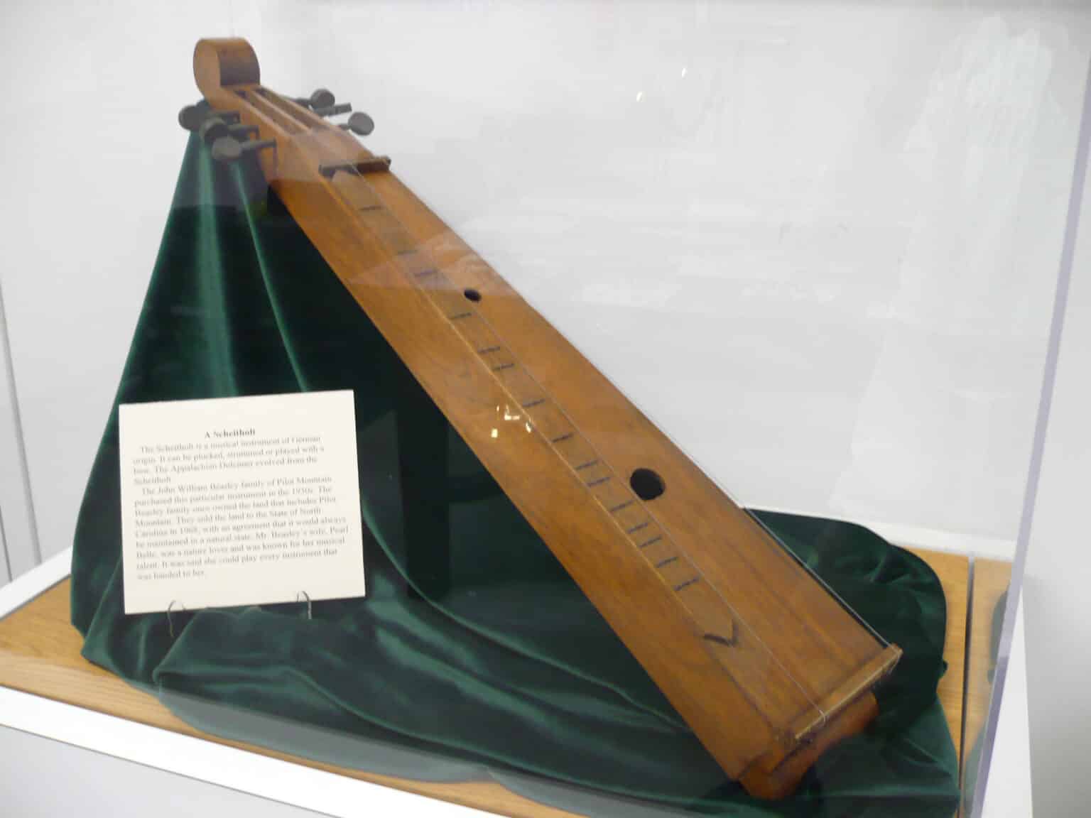 Zither vs Guzheng What’s The Difference? CMUSE
