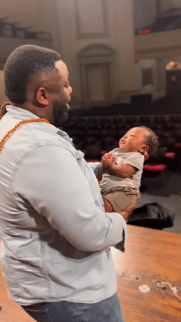 tamar.greene Serenades His Son during Broadway Rehearsal